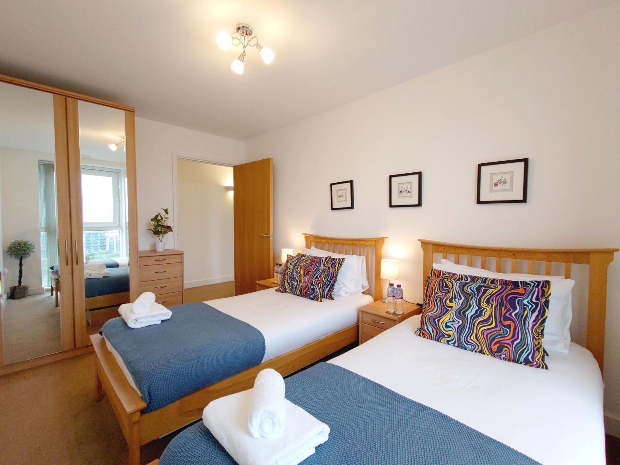 London Excel Stays - Three Bed Serviced Apartment מראה חיצוני תמונה