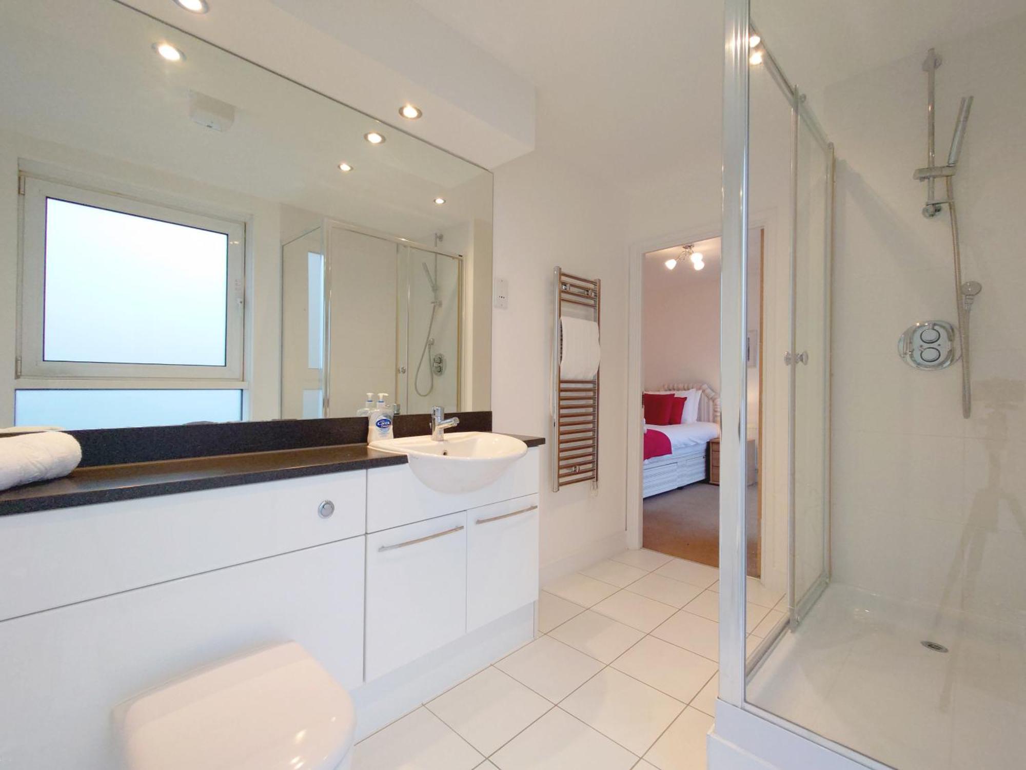 London Excel Stays - Three Bed Serviced Apartment מראה חיצוני תמונה