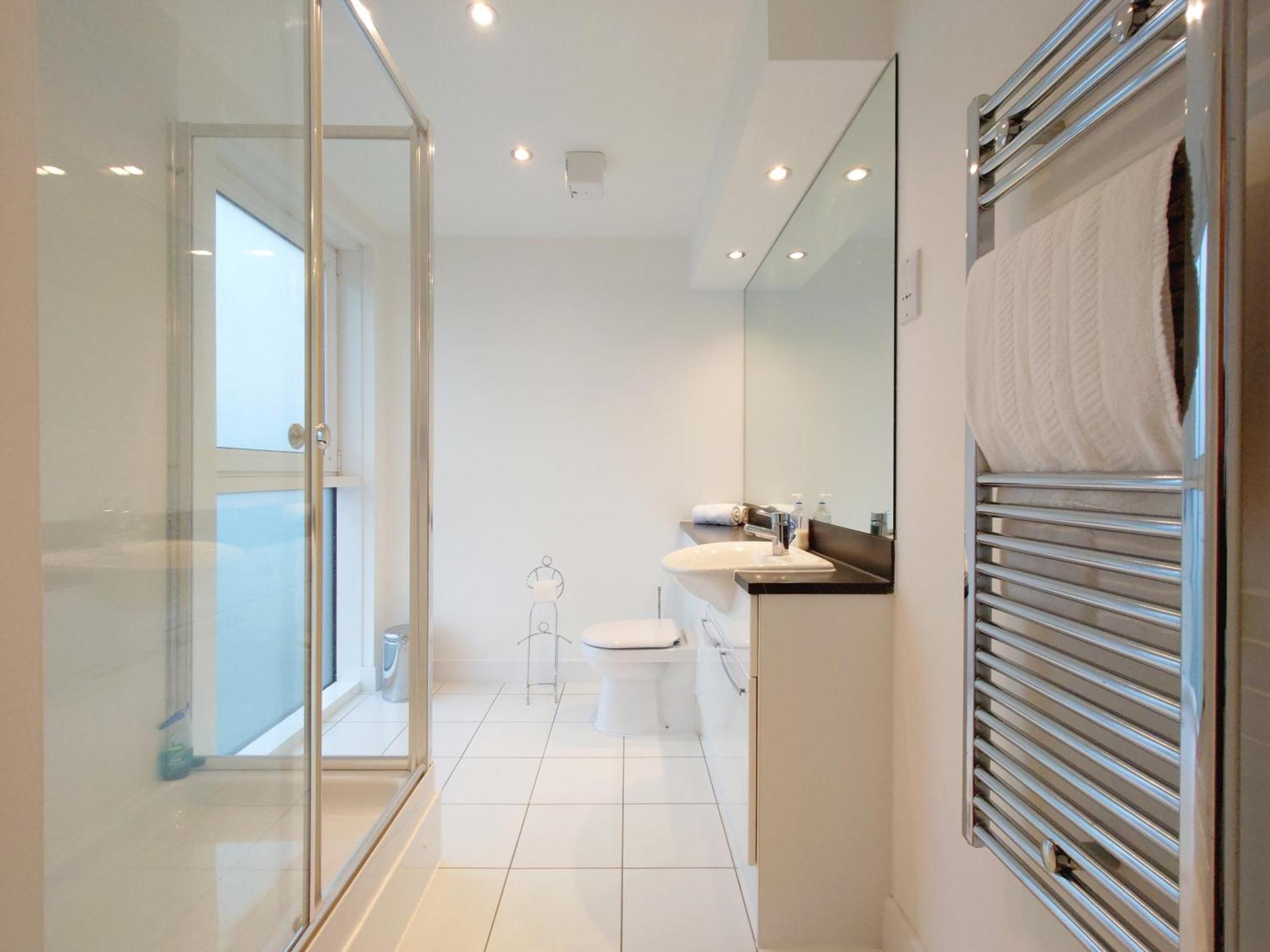London Excel Stays - Three Bed Serviced Apartment מראה חיצוני תמונה