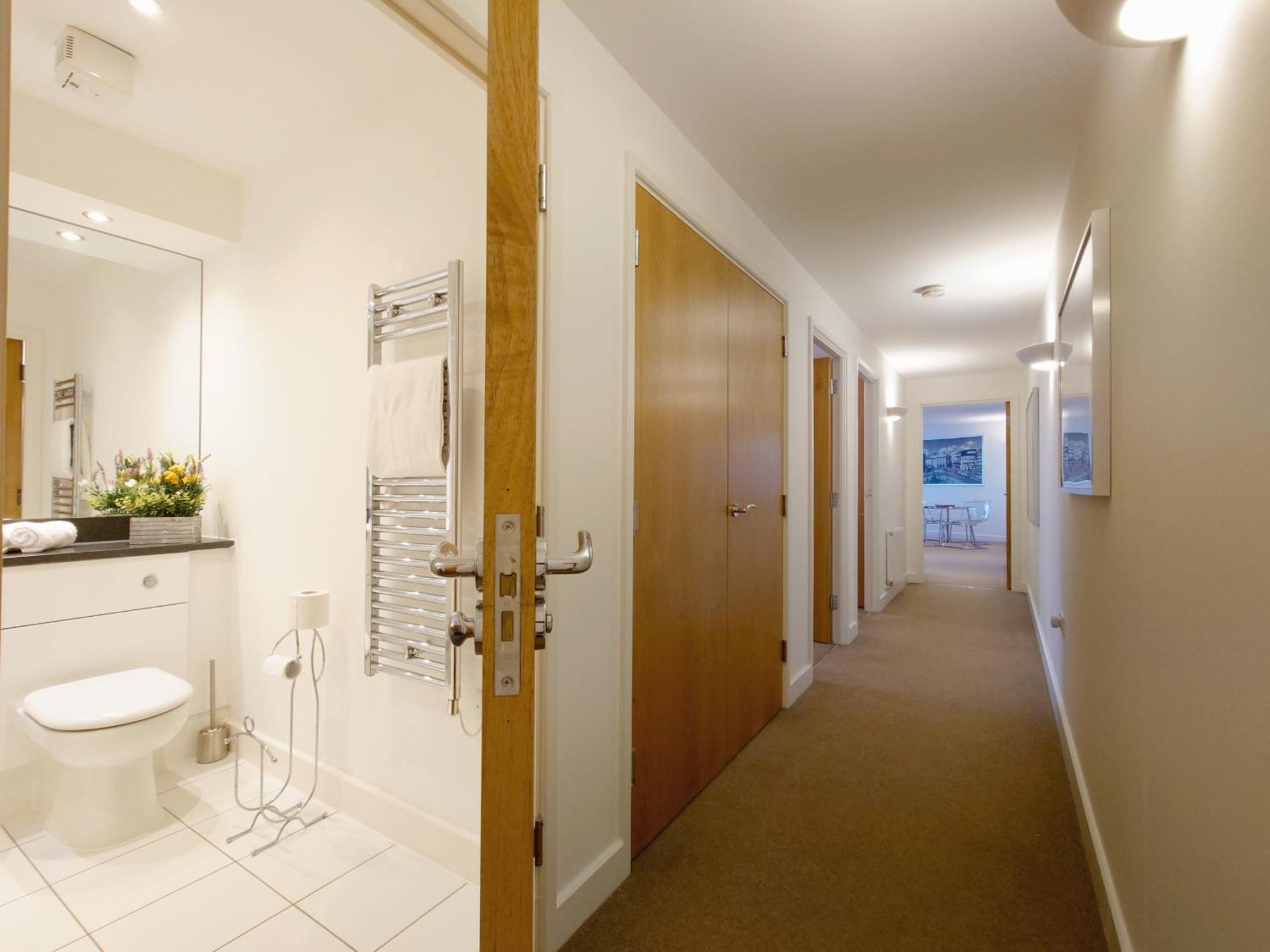 London Excel Stays - Three Bed Serviced Apartment מראה חיצוני תמונה