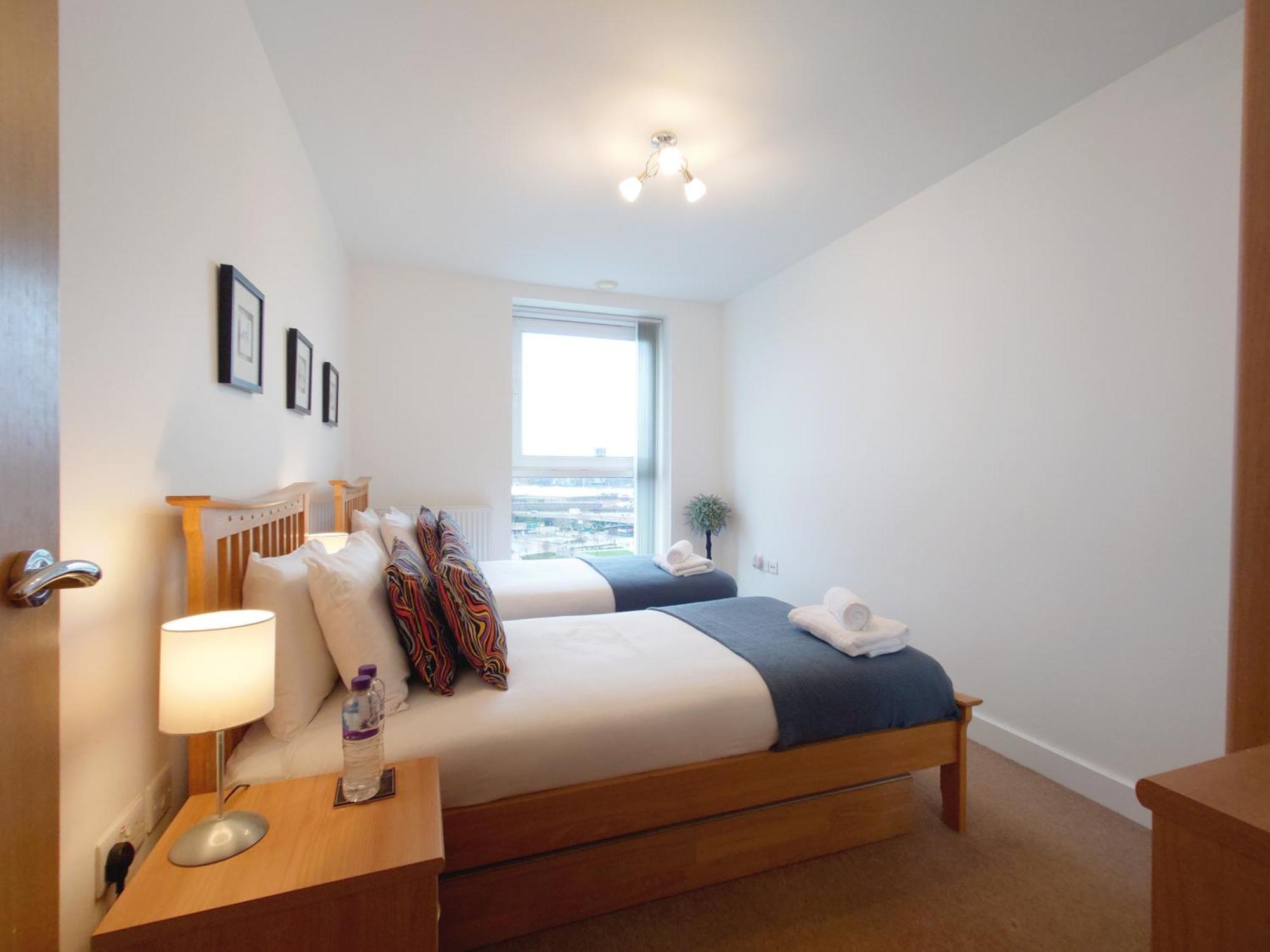 London Excel Stays - Three Bed Serviced Apartment מראה חיצוני תמונה