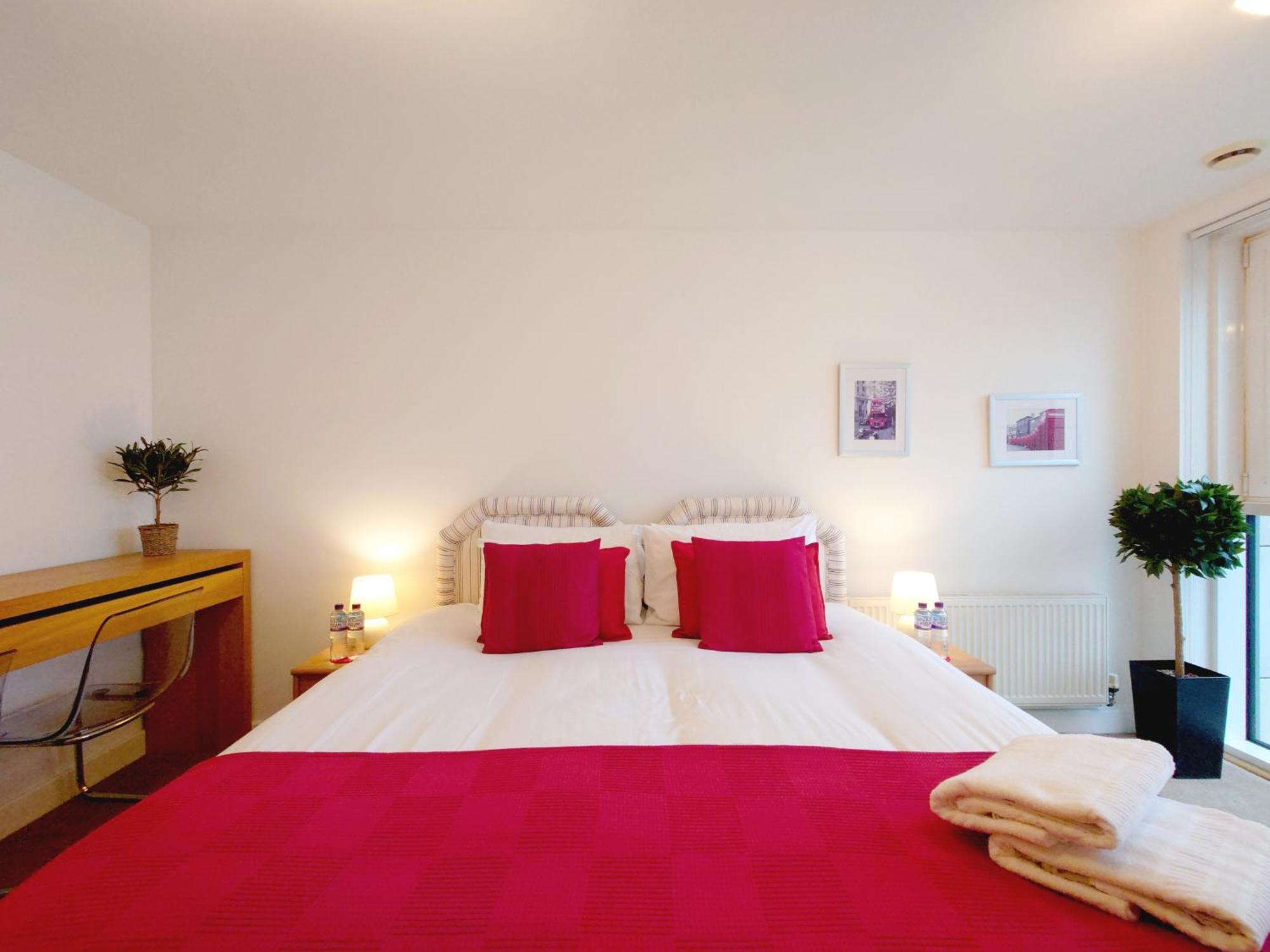London Excel Stays - Three Bed Serviced Apartment מראה חיצוני תמונה
