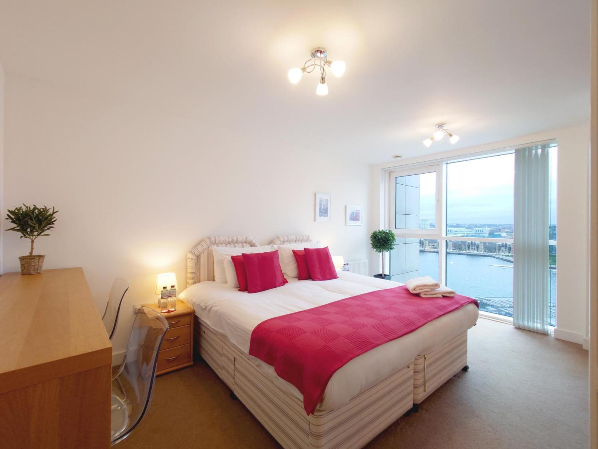 London Excel Stays - Three Bed Serviced Apartment מראה חיצוני תמונה